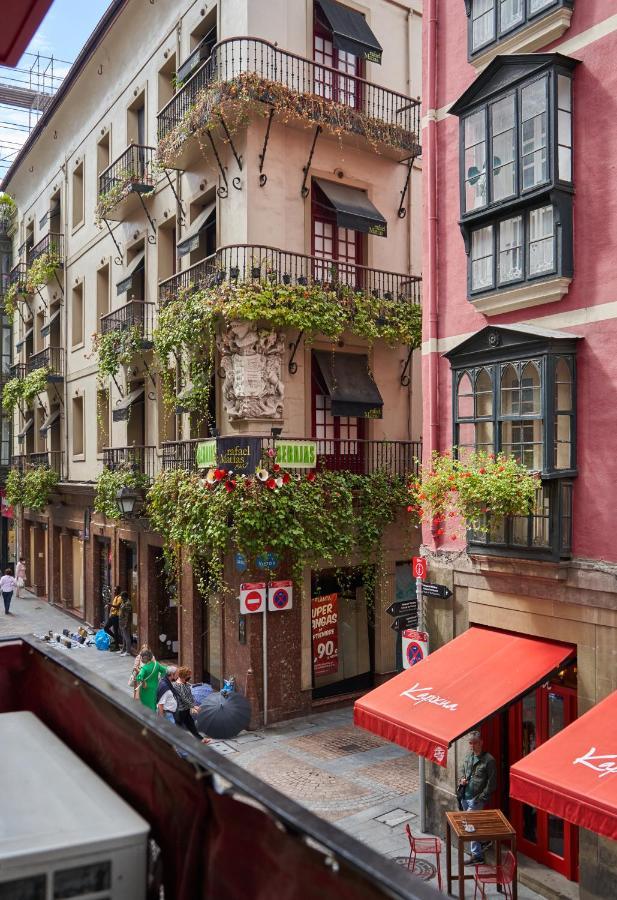 Pension Aliciazzz Bed And Breakfast Bilbao Eksteriør bilde