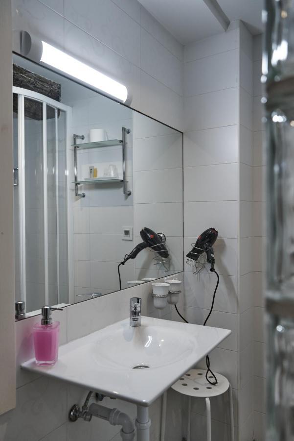 Pension Aliciazzz Bed And Breakfast Bilbao Eksteriør bilde
