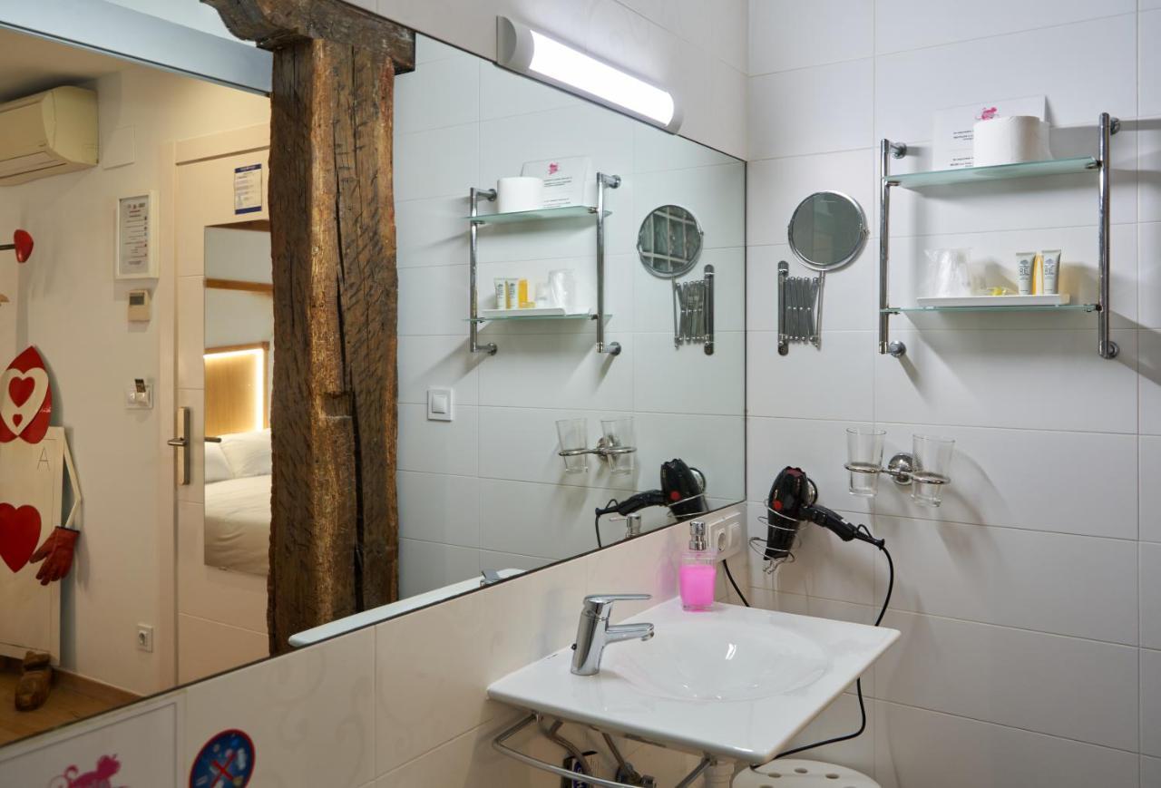 Pension Aliciazzz Bed And Breakfast Bilbao Eksteriør bilde