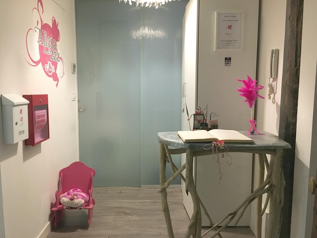 Pension Aliciazzz Bed And Breakfast Bilbao Eksteriør bilde