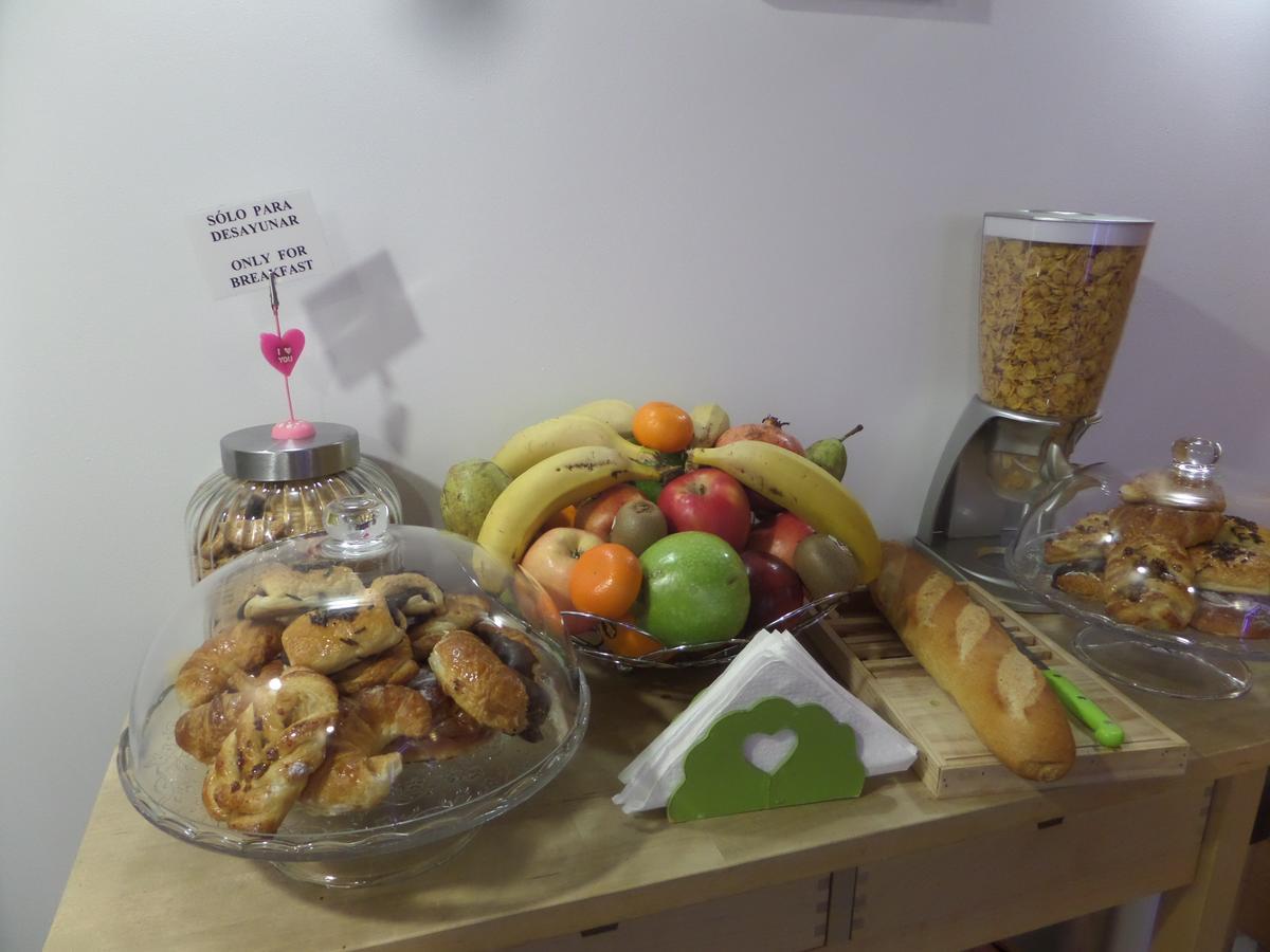 Pension Aliciazzz Bed And Breakfast Bilbao Eksteriør bilde