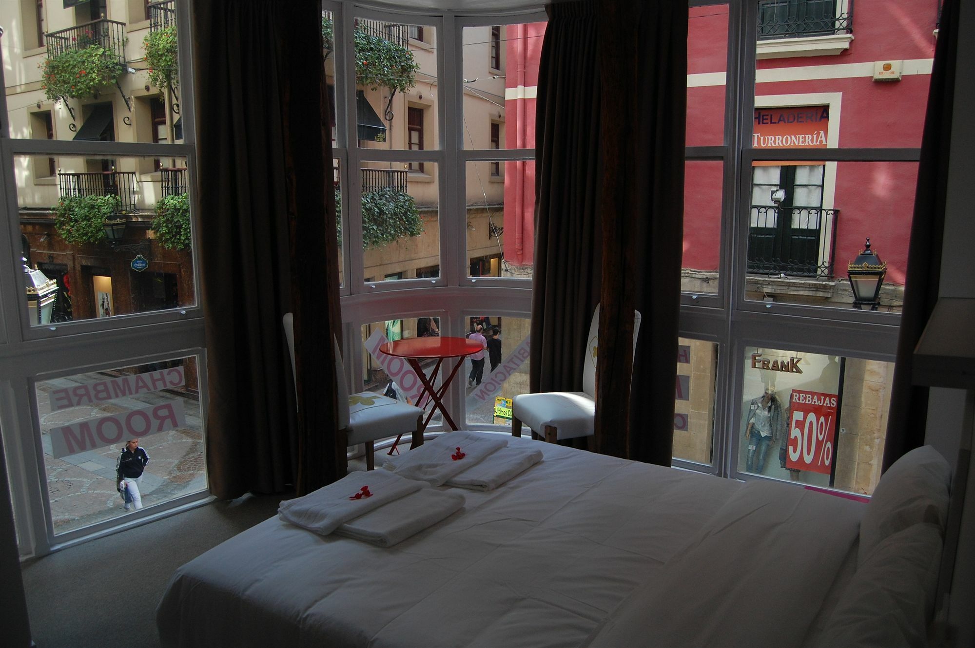 Pension Aliciazzz Bed And Breakfast Bilbao Eksteriør bilde